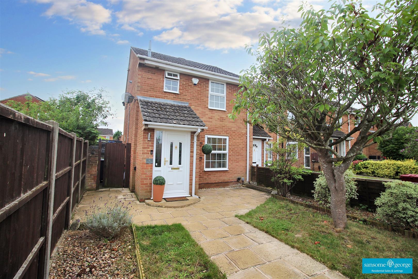 3 bed property in Minton Close, Tilehurst